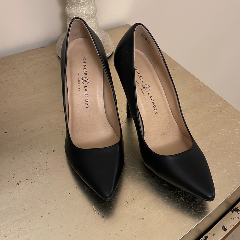 Chinese Laundry NEW Black pumps